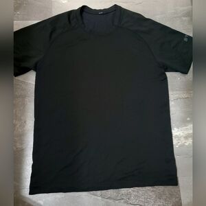 Lululemon Black Metal Vent Short Sleeve Shirt. M. "Toronto Waterfront 10k" Logo.